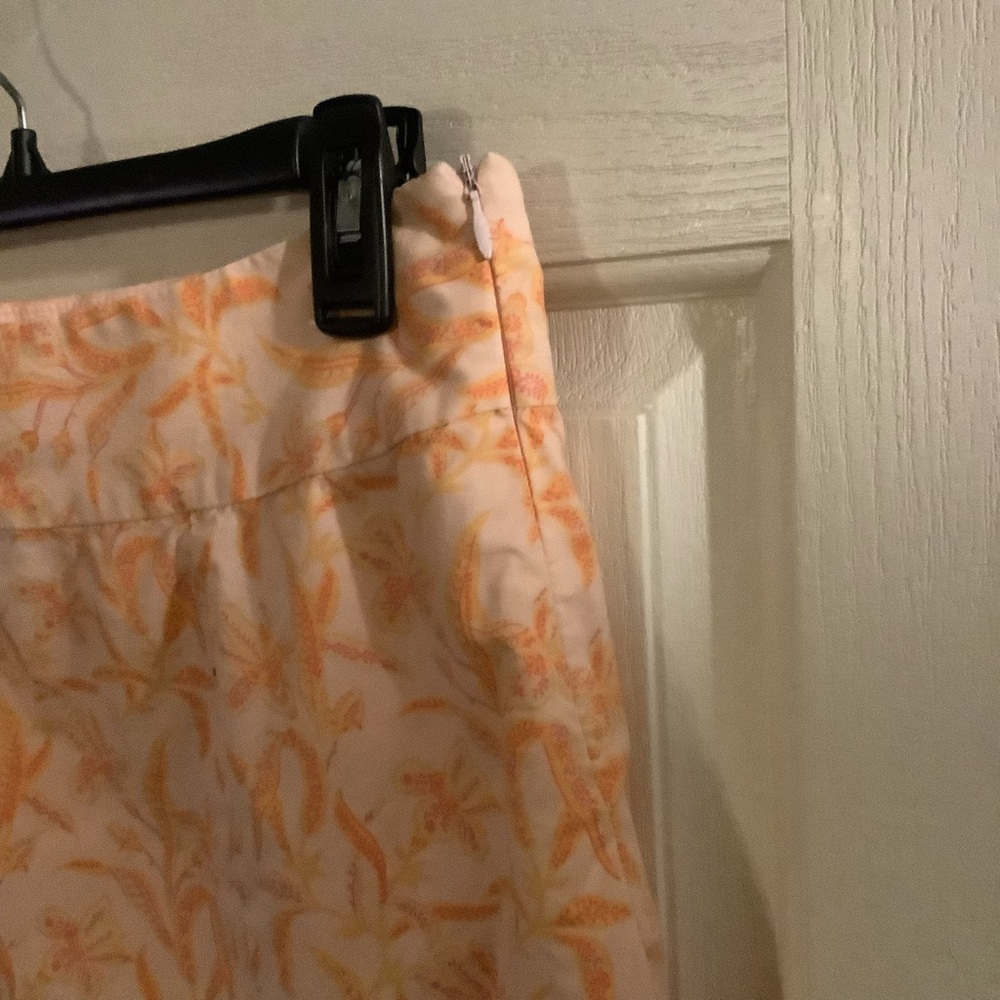 Gap brand coral/orange, with floral print, A line style mid skirt, size 6 - Picture 3 of 7